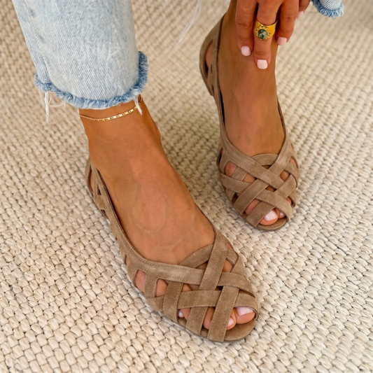 ZOE | Sandalias Planas Punta Abierta y Tejido Entrecruzado